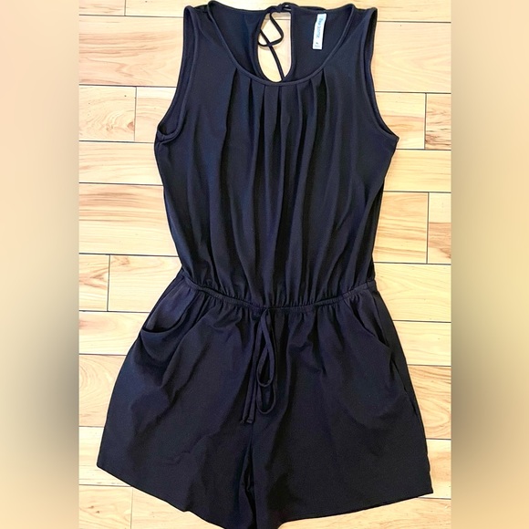 Black Sleeveless WOMENS XL BLACK One Piece SHORTS, EXCELLENT CONDITION & NICE - Picture 10 of 11